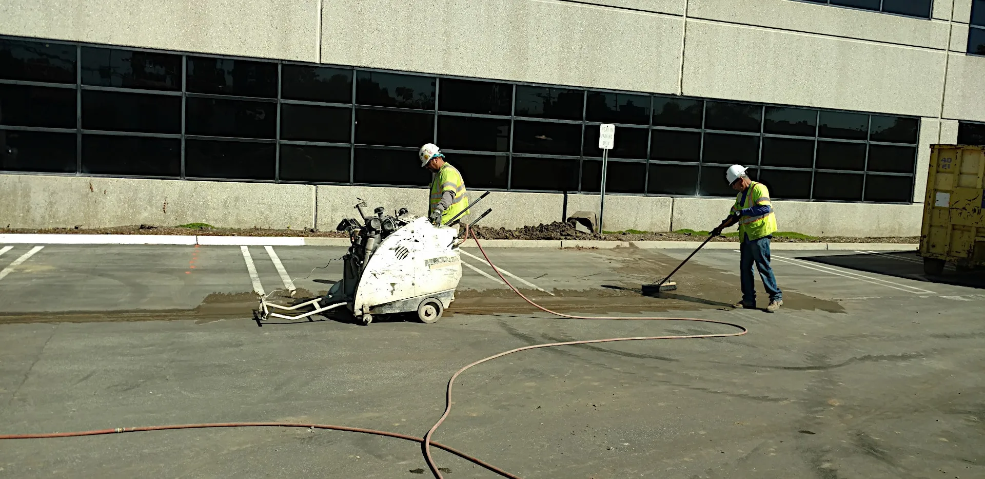 concrete cutting parking lot using slab saws