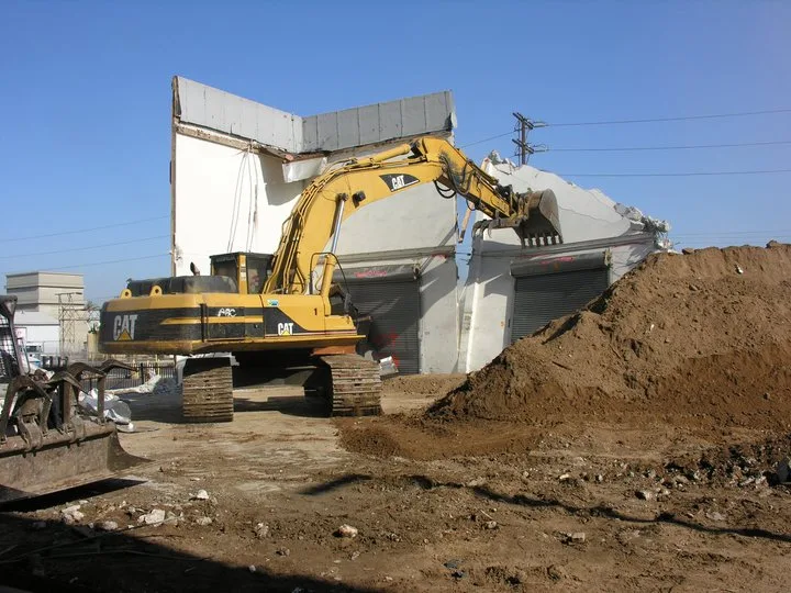 excavator being used in nippon express usa demolition project - pic 2