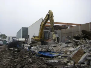 excavator being used in nippon express usa demolition project - pic 1